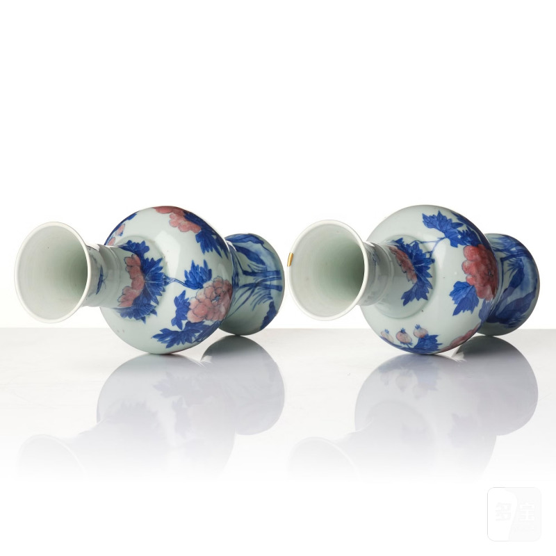 A pair of underglaze blue and red vases, - 图5